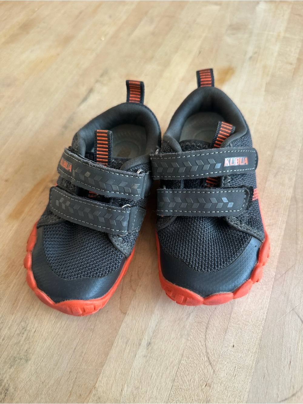 Kids Low-Top Active Shoes in Black and Orange